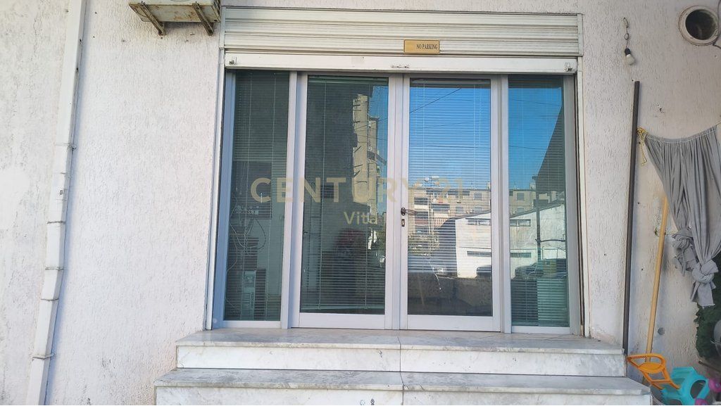 Dyqan 20 m2 për Shitje në Durrës, Lagjia Nr.16, !!!