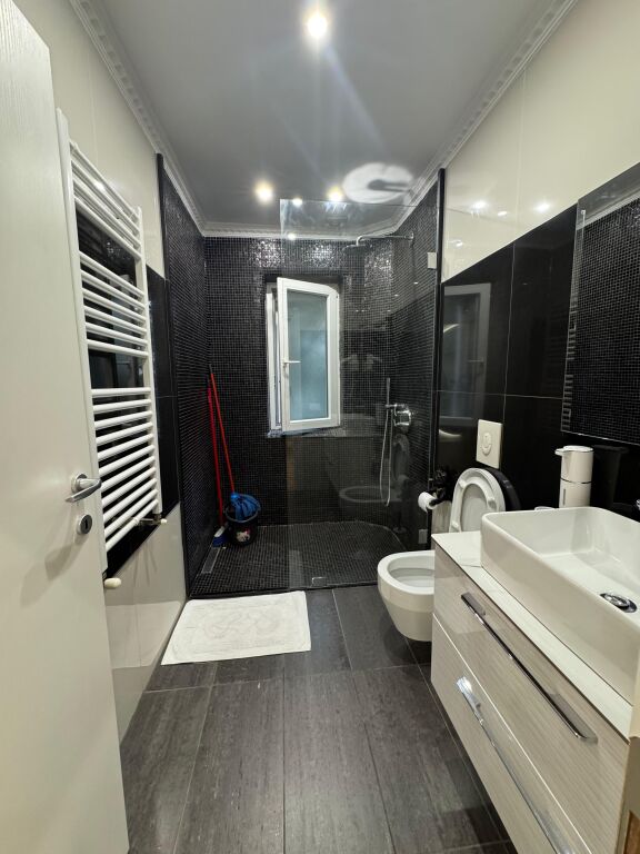Jepet  super apartament me qera 1+1