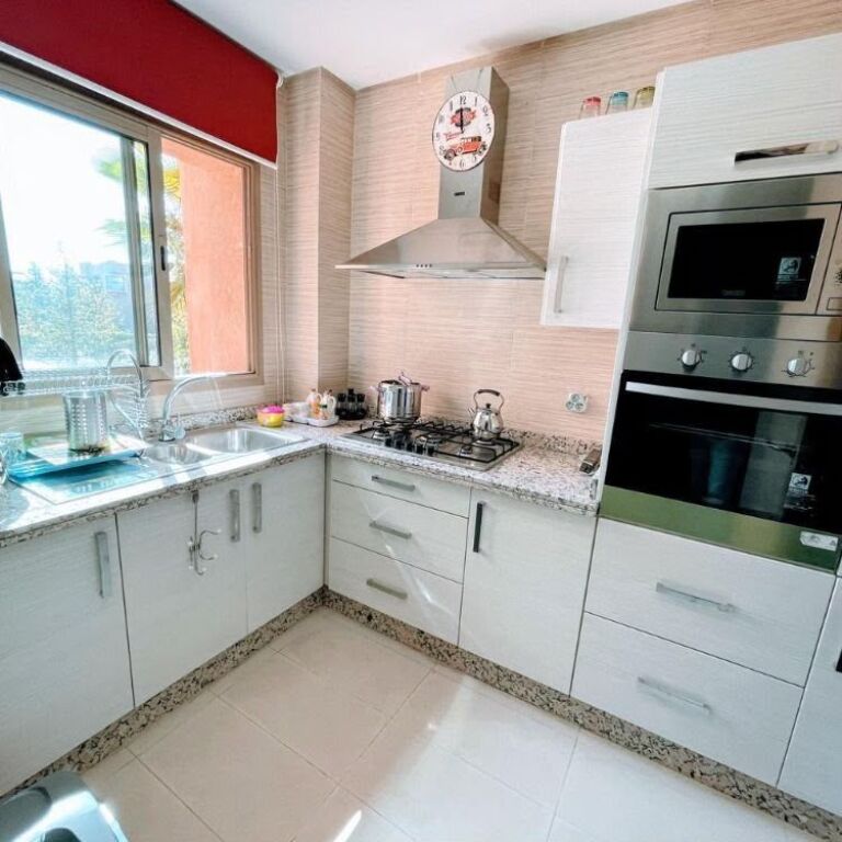 Bulevardi i Ri/Stacioni i Trenit, jepet me qera apartament 1+1.