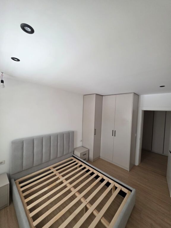 Qera | Apartament 2 + 1 | Rruga e Kavajës | 750 €/muaj