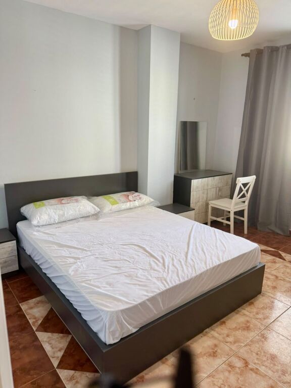 Jepet me Qira Apartament 1+1 tek Shkolla e Baletit