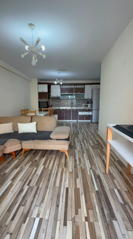 Apartament 2+1+2 per shitje tek komuna e parisit