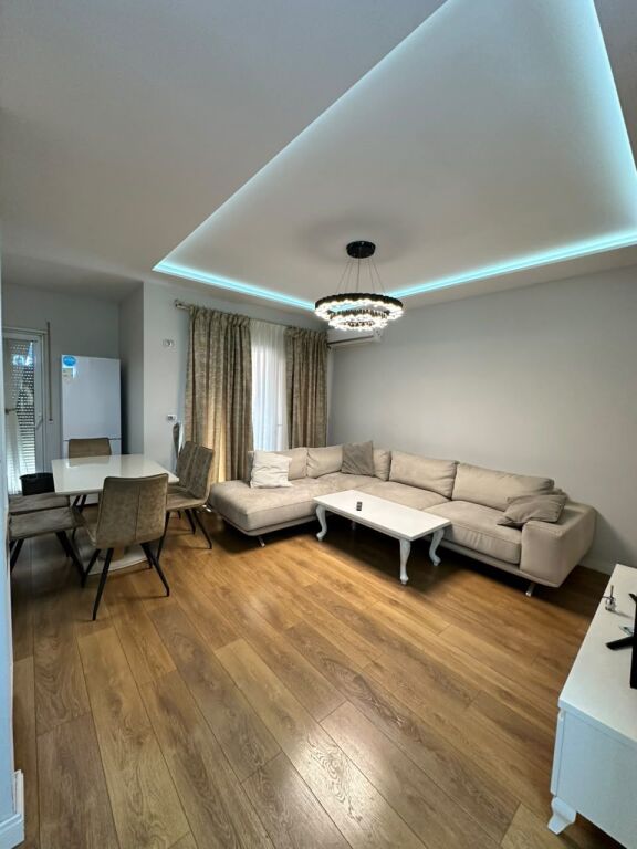 Apartament me qera 2+1+2