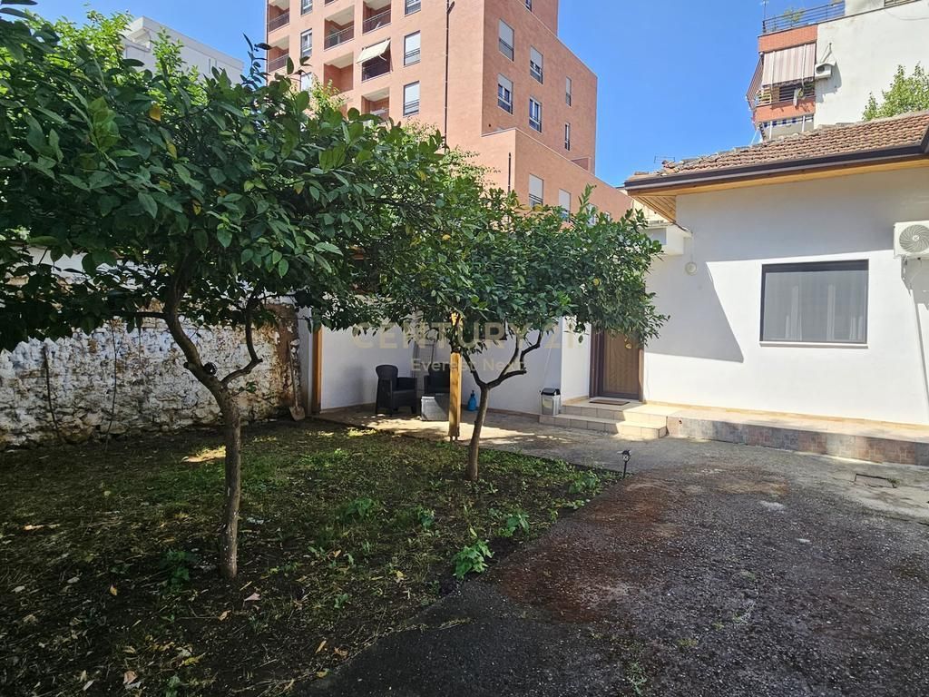 Casa a un piano in affitto in via Myslym Shyri.