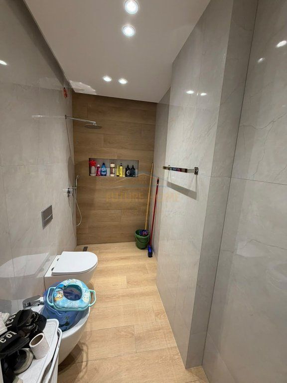 Shitet, Apartament 2+1+2, Kodra e Diellit, Tiranë