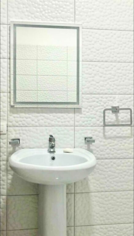   ME QIRA APARTAMENT 1+1 TEK RRUGA 5 MAJI 55.000 all