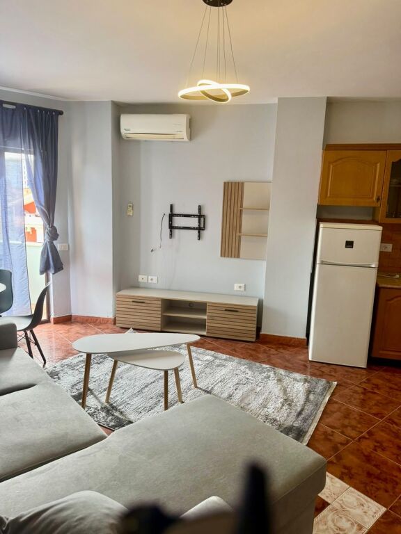 Jepet me Qira Apartament 1+1 tek Shkolla e Baletit