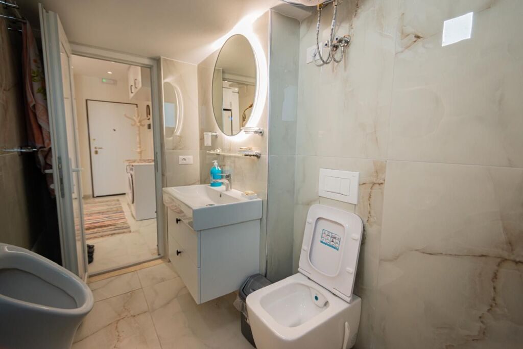 Vije e pare me detin ! Apartament 1+1 me qera ne Plazh