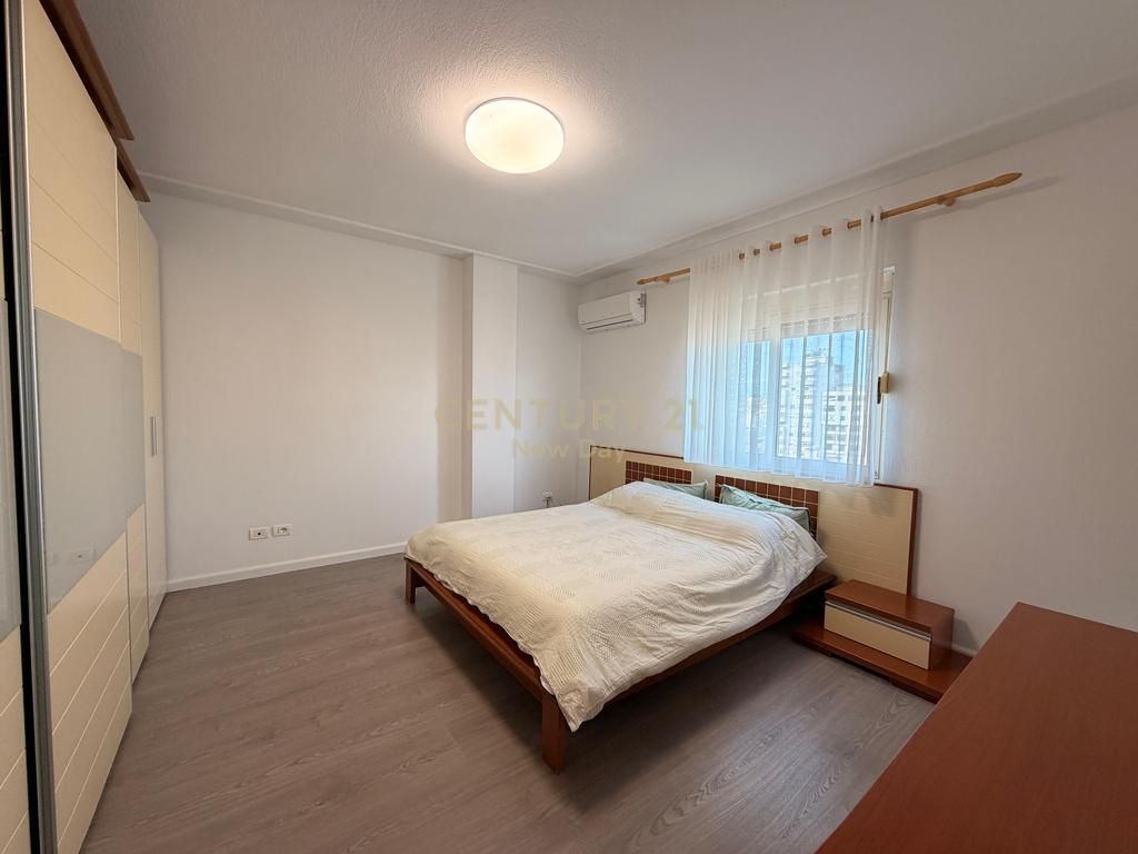 Apartament 3+1+2 Tualete + 2 Ballkone Me Qira në Qender te Durrësit - 1100€ | 150 m²