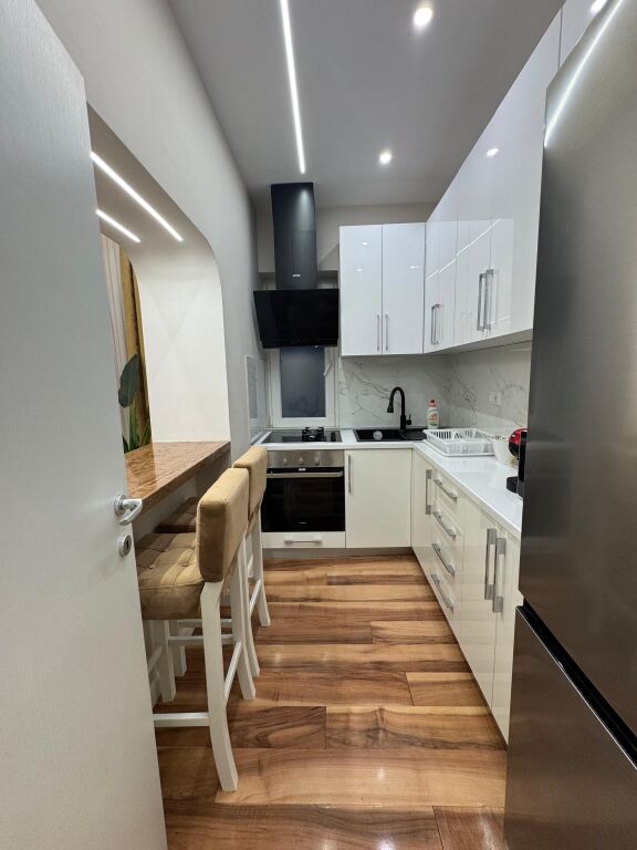 Jepet  super apartament me qera 1+1
