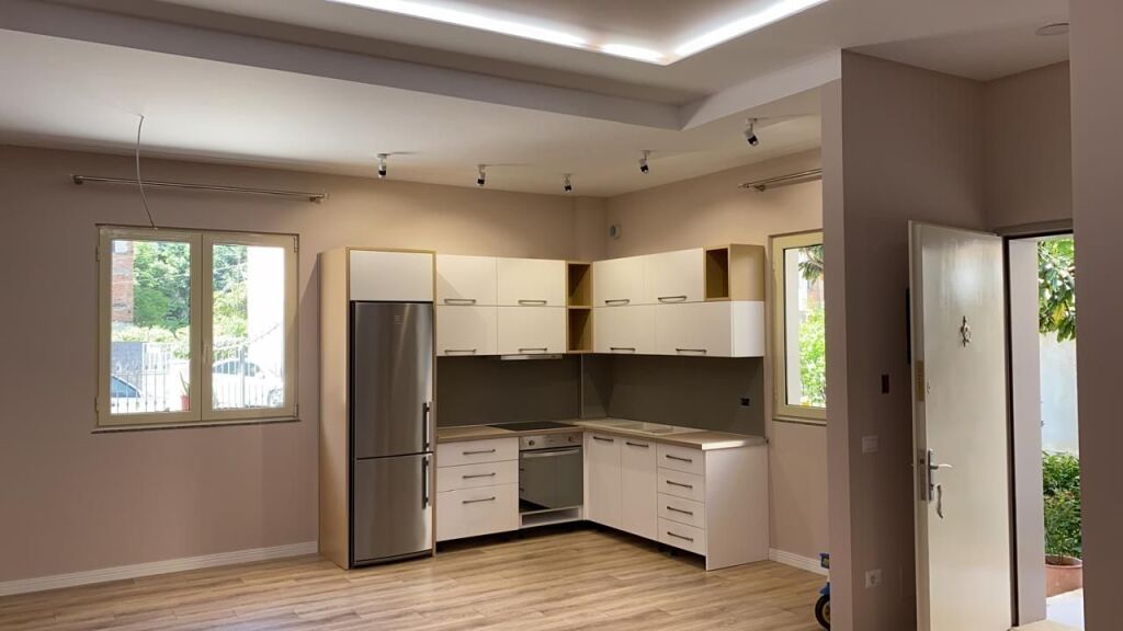Qera | Apartament 2 + 1+2+ ballkon | Kinostudio | 500 €/muaj