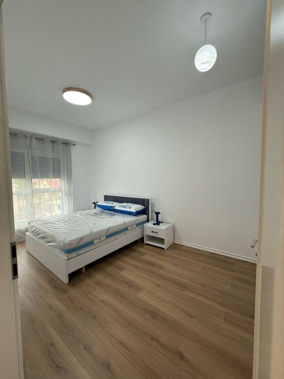 Appartamento in affitto 1+1 Indirizzo : Ali Demi Kaimi Piano 3 Arredato Prezzo 400 mila lek Disponibile il giorno 1