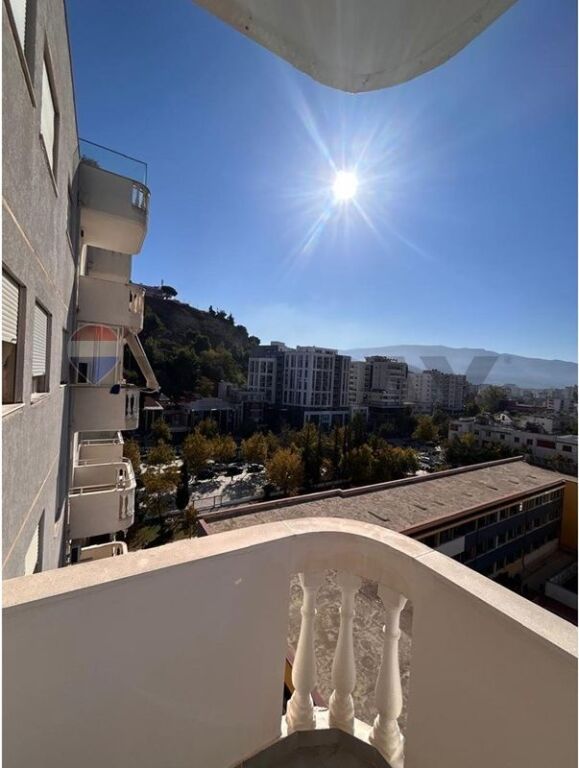 🏡 APARTAMENT 1+1 ME QIRA – QENDËR, VLORË!