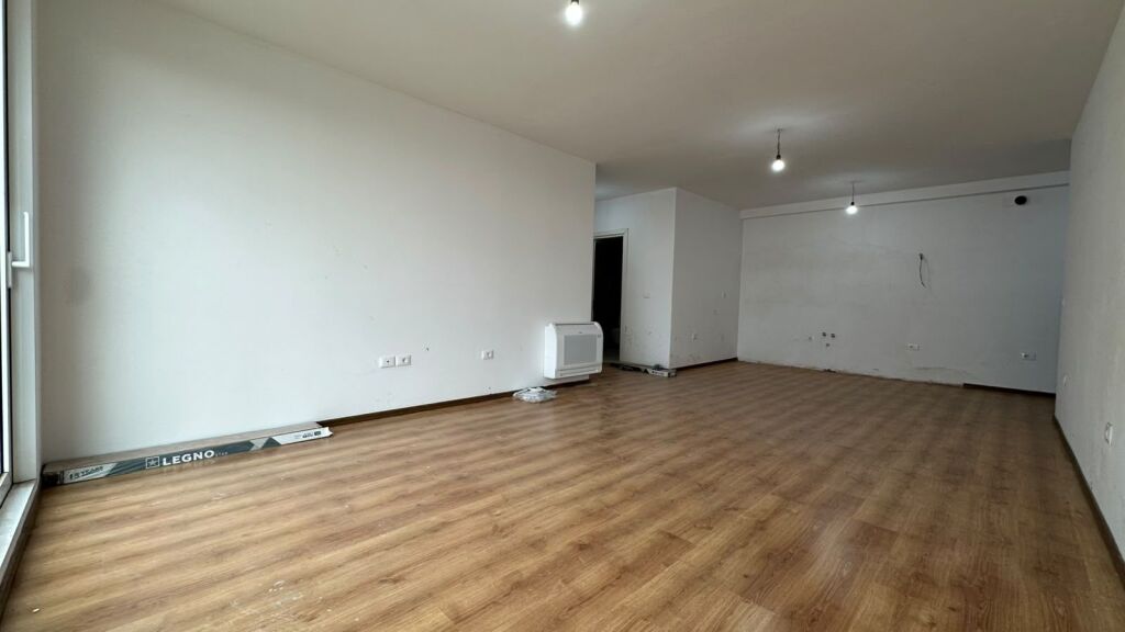 Apartament 2+1 per qira tek Farmacia 10