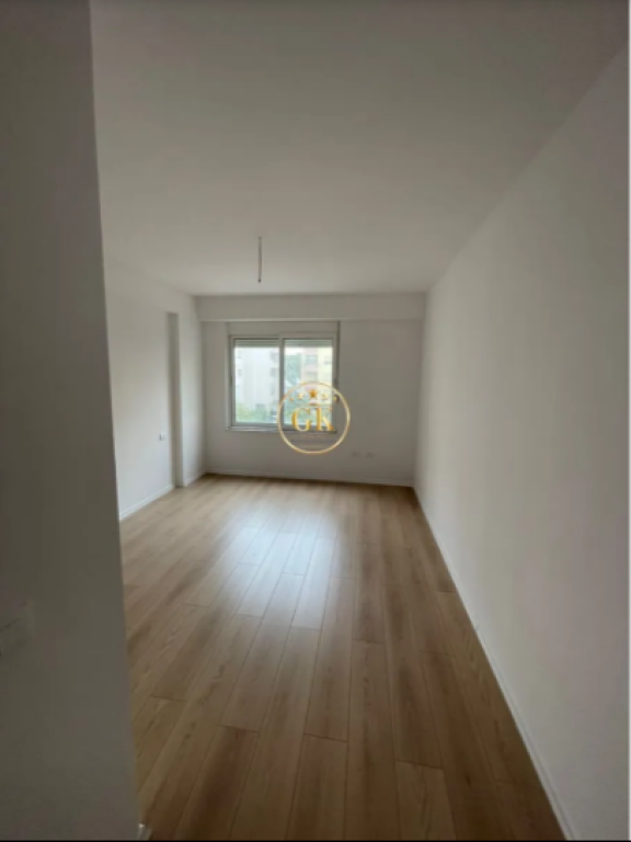 VENDESI APPARTAMENTO 2+1 CON BALCONE – SPIAGGIA DI DURAZZO, VICINO A FLORIDA