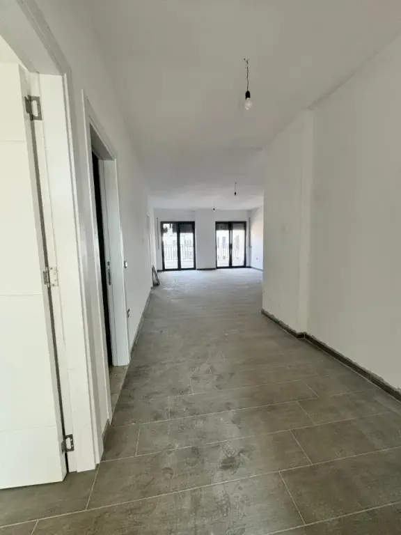 Qera | Apartament 3 + 1 | Rruga Jordan Misja | 800 €/muaj