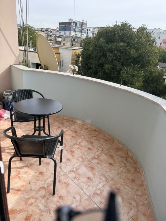 Jepet me Qira Apartament 1+1 tek Shkolla e Baletit