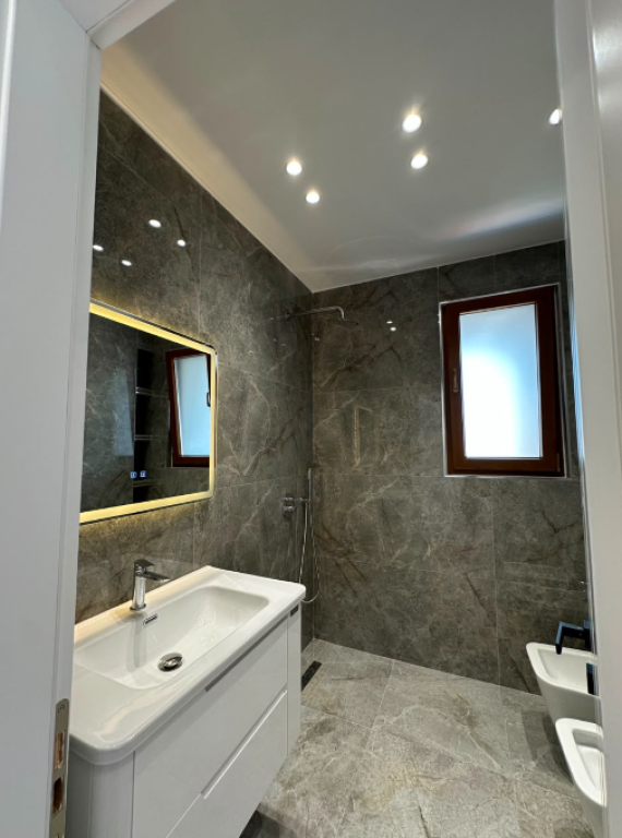 SHITET APARTAMENT 2+1 – ISH STACIONI I FUNDIT I TIRANËS SË RE