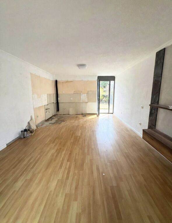Shitet Apartament 3+1+2 Komuna Parisit 163 m2