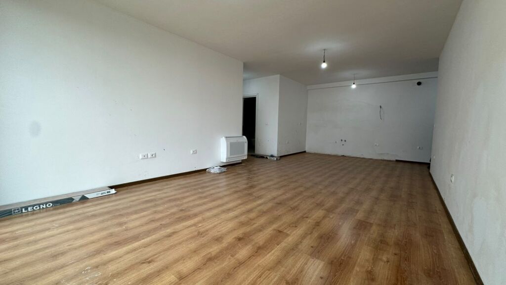 Apartament 2+1 per qira tek Farmacia 10