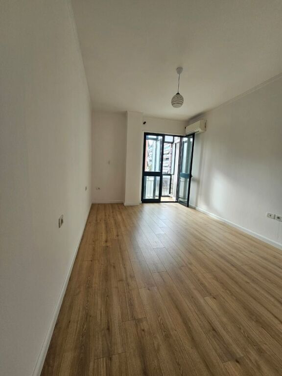 Appartamento 1+1 in vendita, Via Kavaja, Di fronte a Delijorgji !