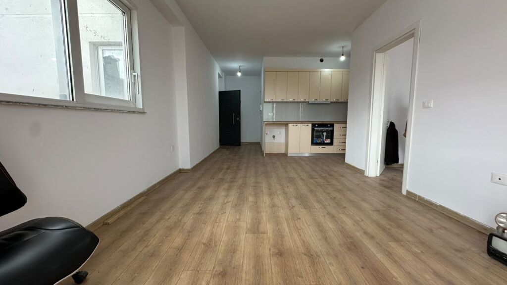 Apartament 1+1 per qira tek Farmacia 10