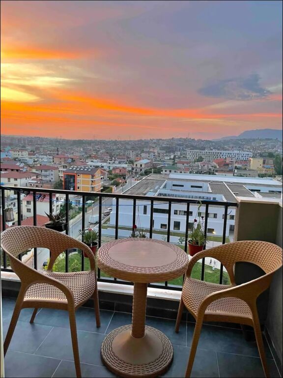   ME QIRA APARTAMENT 1+1 TEK RRUGA 5 MAJI 55.000 all