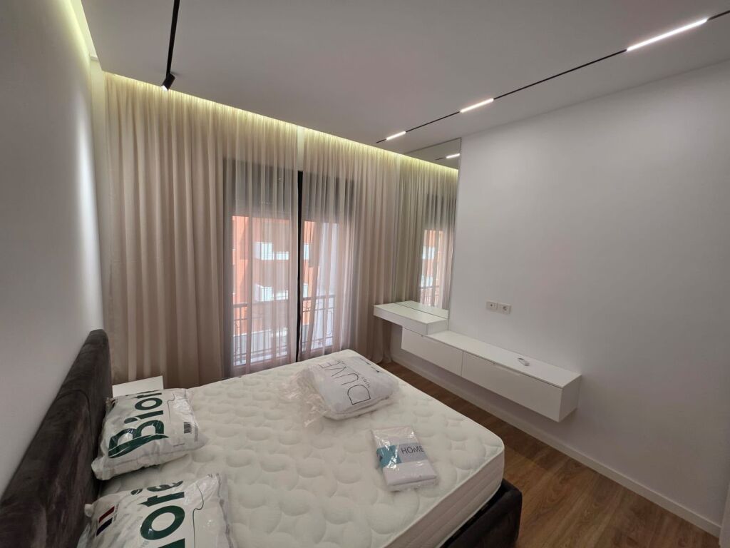 SUPER APARTAMENT 1+1+POST PARKIMI PER QIRA ---KOMPLEKSI DELIJORGJI!