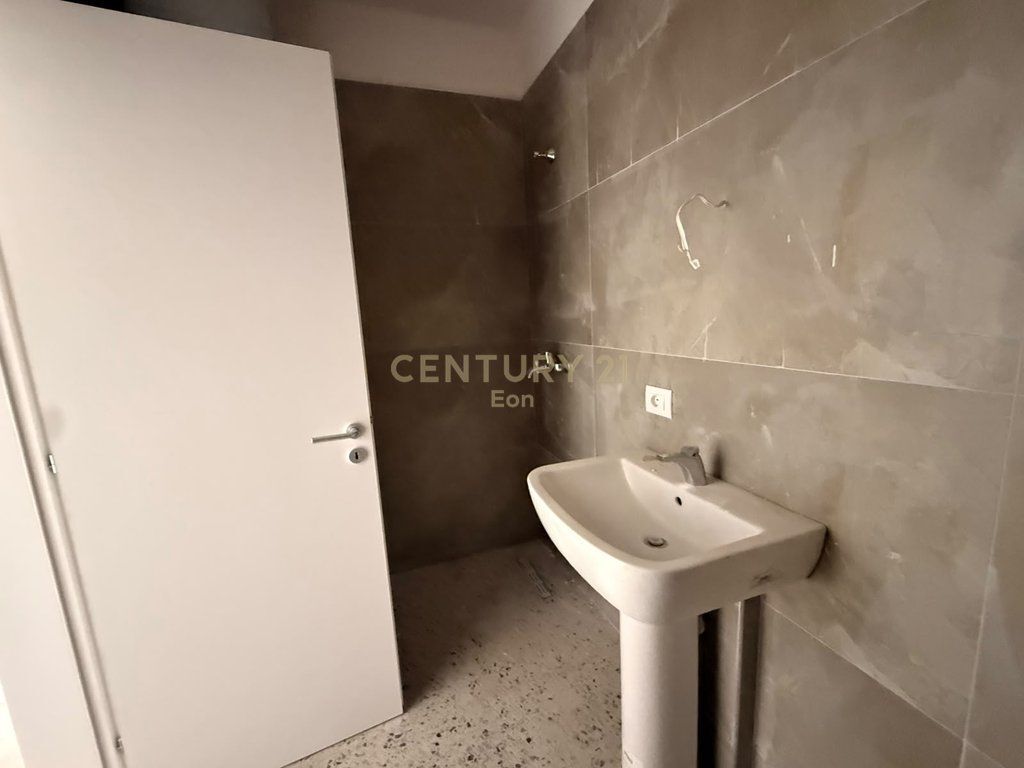 Apartament 1+1+Post parkimi  Për Shitje në Golem tek rezidenca Eon, Durrës !