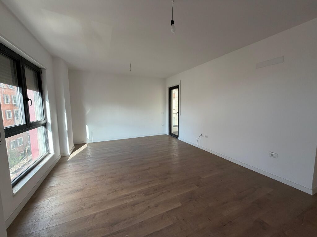 VENDESI APPARTAMENTO 2+1+2 COMUNE DI PARIGI