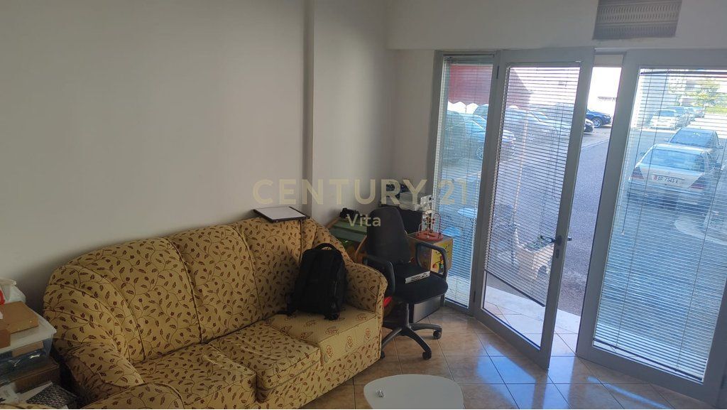 Dyqan 20 m2 për Shitje në Durrës, Lagjia Nr.16, !!!