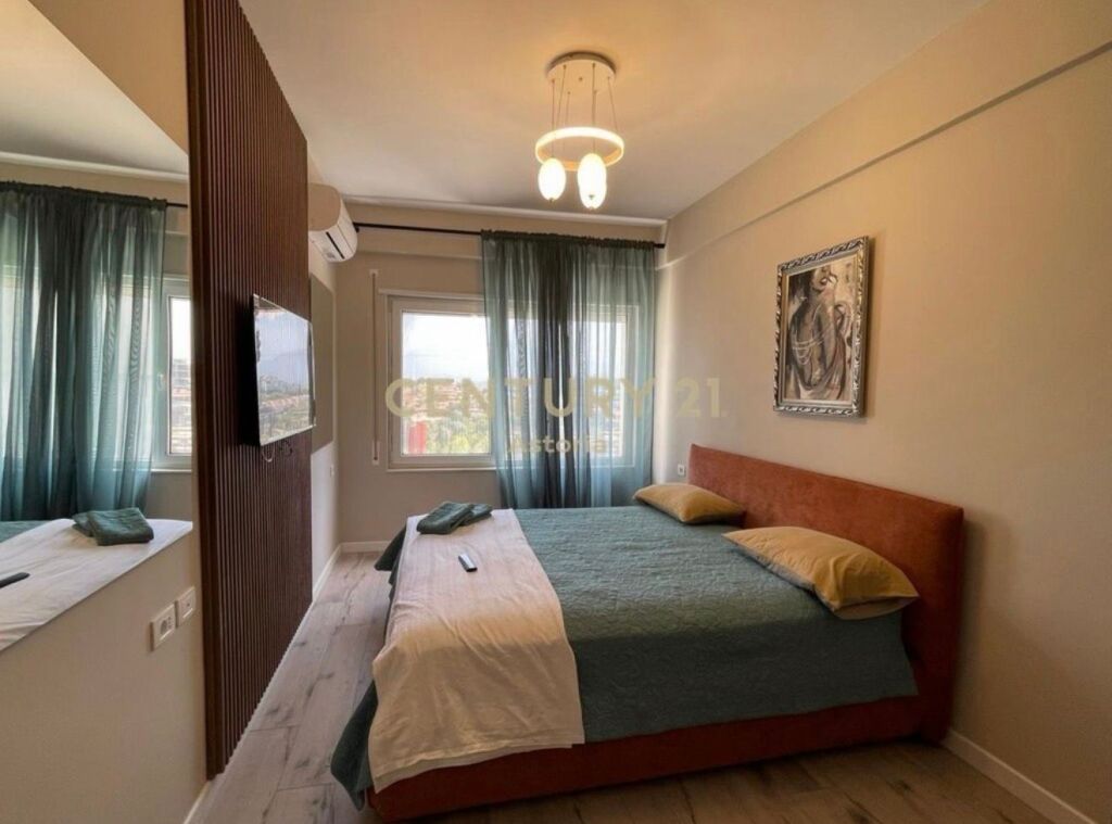 IN AFFITTO, TRIPLEX DI LUSSO 3+1+3 CON VERANDA, CON POSTO AUTO, RESIDENZA “KODRA E DIELLIT 2”