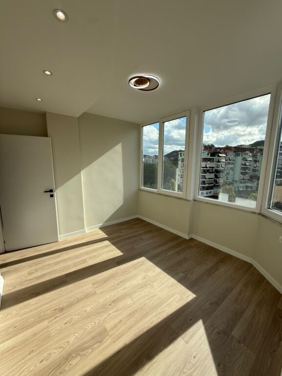 Apartament 1+1 per shitje, Komuna e Parisit !