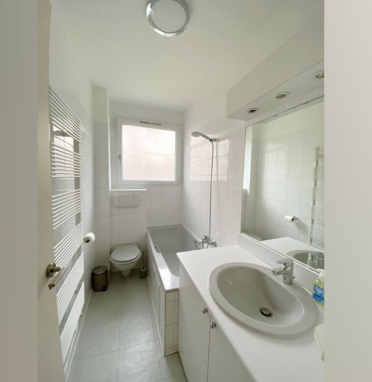 Center, Studio apartment for rent .