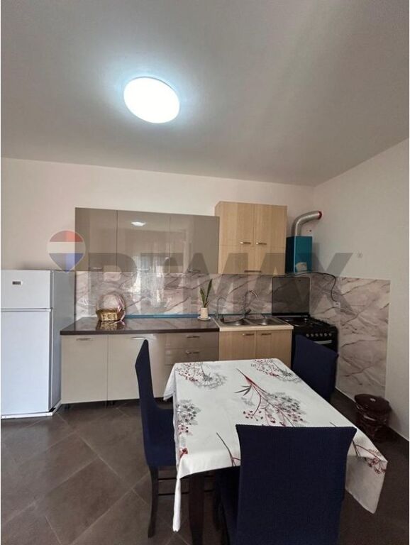 🏡 APARTAMENT 1+1 ME QIRA – QENDËR, VLORË!