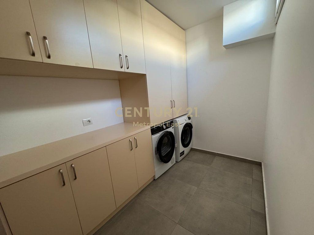 Modern villas for rent near Teg