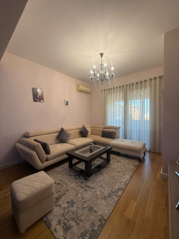 Vendesi appartamento 2+1 presso il Residence Golden Park, Via Kavaja .