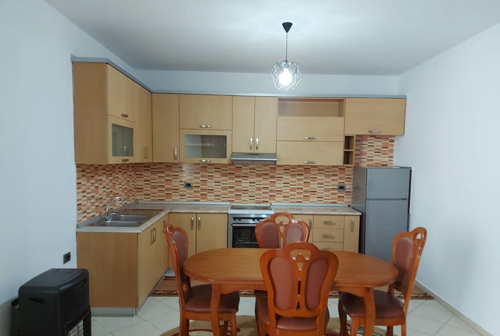 Qera | Vilë 2 + 1 | Stacioni i Trenit | 550 €/muaj