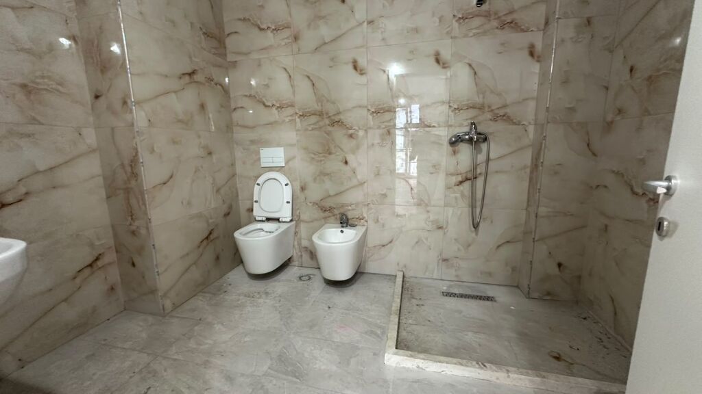 Apartament 2+1 per qira tek Farmacia 10