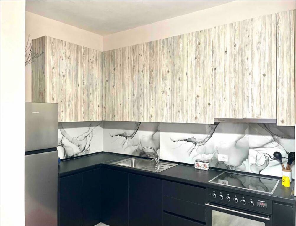   ME QIRA APARTAMENT 1+1 TEK RRUGA 5 MAJI 55.000 all