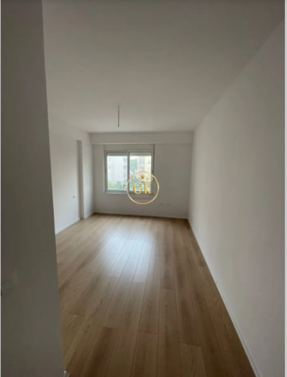 VENDESI APPARTAMENTO 2+1 CON BALCONE – SPIAGGIA DI DURAZZO, VICINO A FLORIDA