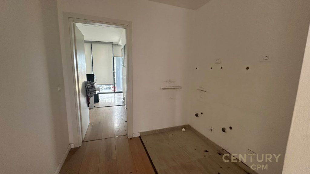 Ambient për Zyra + 2 Poste Parkimi me Qira tek Lake View, Liqeni i Tiranes