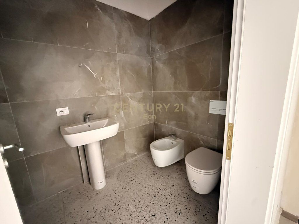 Apartament 1+1+Post parkimi  Për Shitje në Golem tek rezidenca Eon, Durrës !