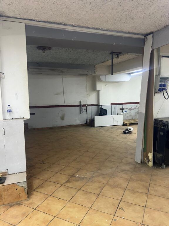 Business premises bar restaurant for rent at the New Maternity Hospital, Roadside, Brryli .