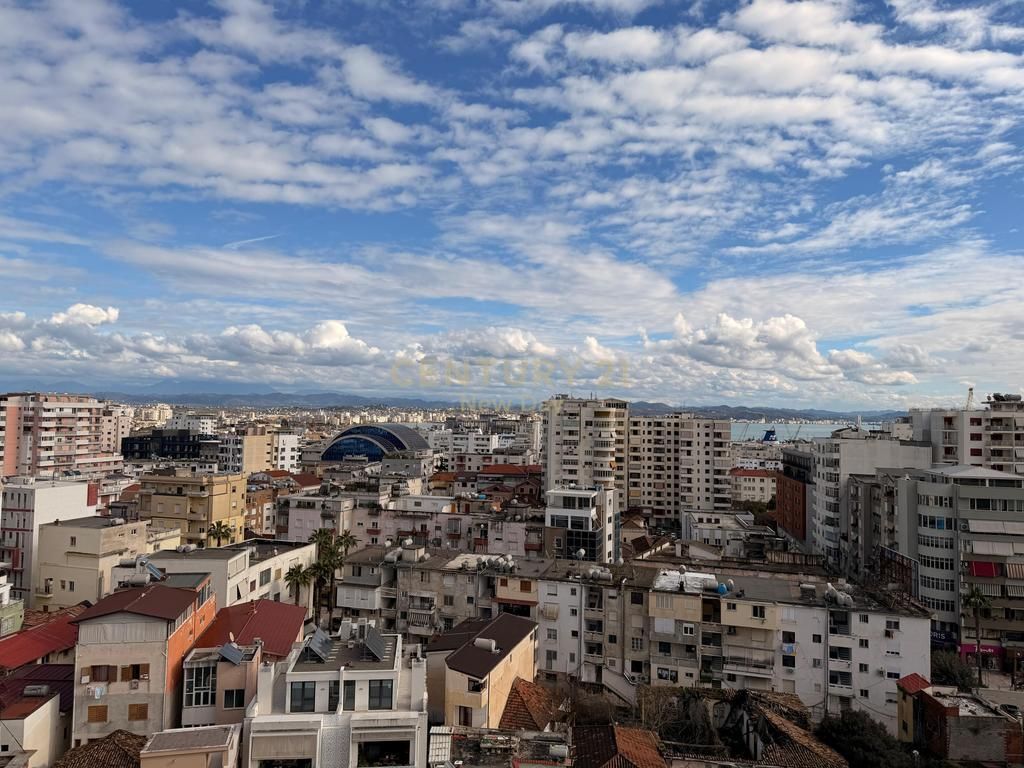 Apartament 3+1+2 Tualete + 2 Ballkone Me Qira në Qender te Durrësit - 1100€ | 150 m²