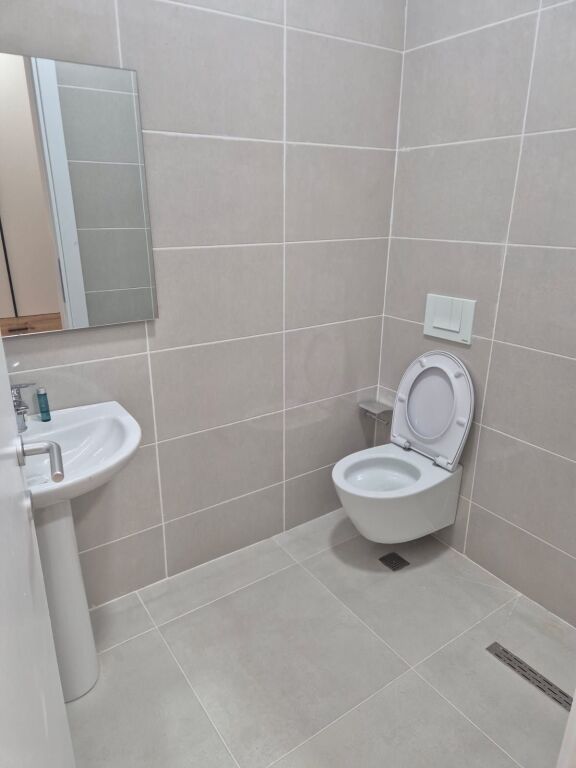 Appartamento arredato 2+1+2 in affitto in via Elbasan, 85.000 lek