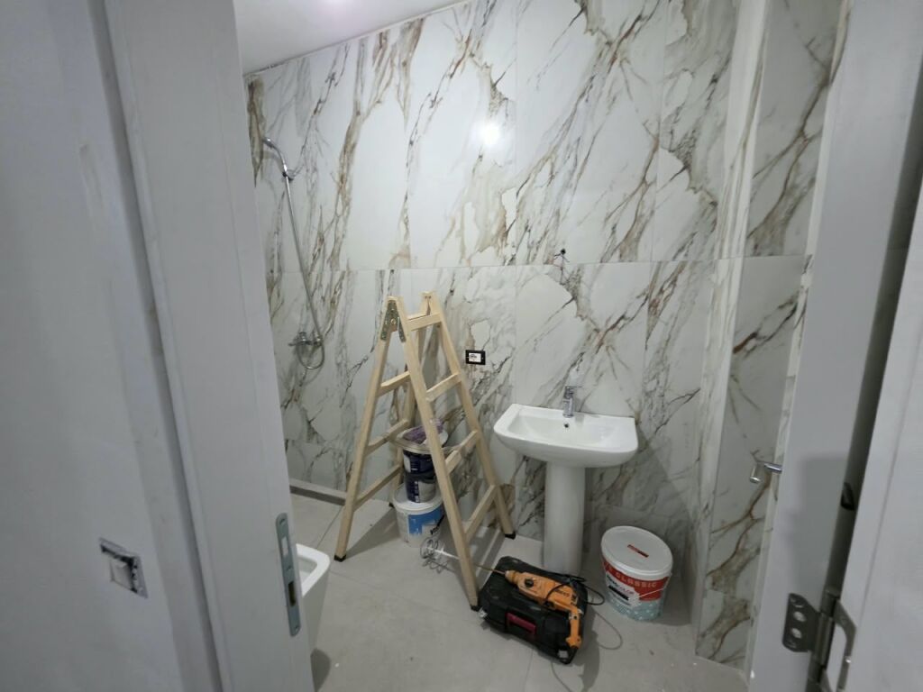 🏡 JEPEN ME QIRA 2 APARTAMENTE 3+1+2 – BULEVARDI I RI  📍 Adresa: Në kryqëzimin e Bulevardit të Ri me Rrugën “Jordan Misja”