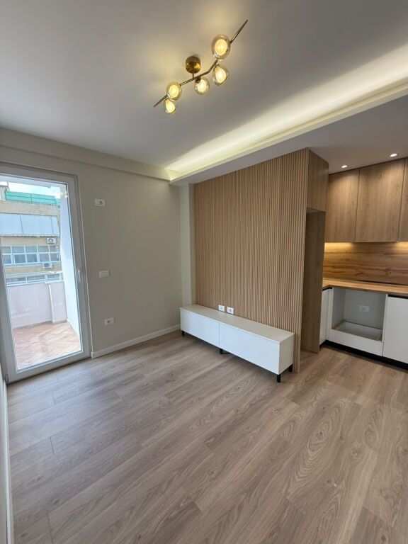 Apartament 1+1 per shitje, Komuna e Parisit !