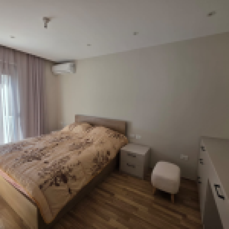 Apartament 2+1 i rinovuar me qira në Bllok, Tiranë