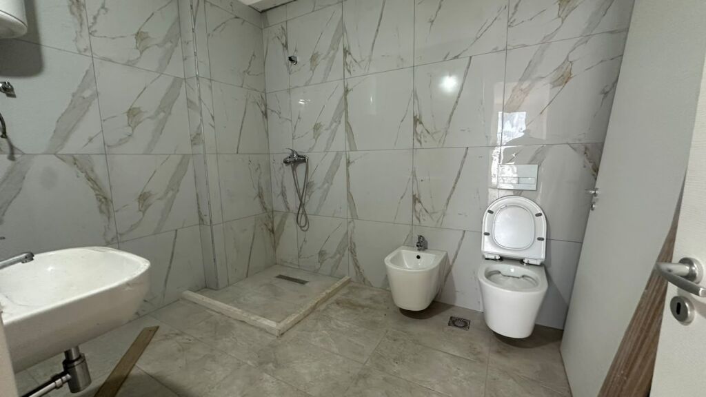 Apartament 2+1 per qira tek Farmacia 10